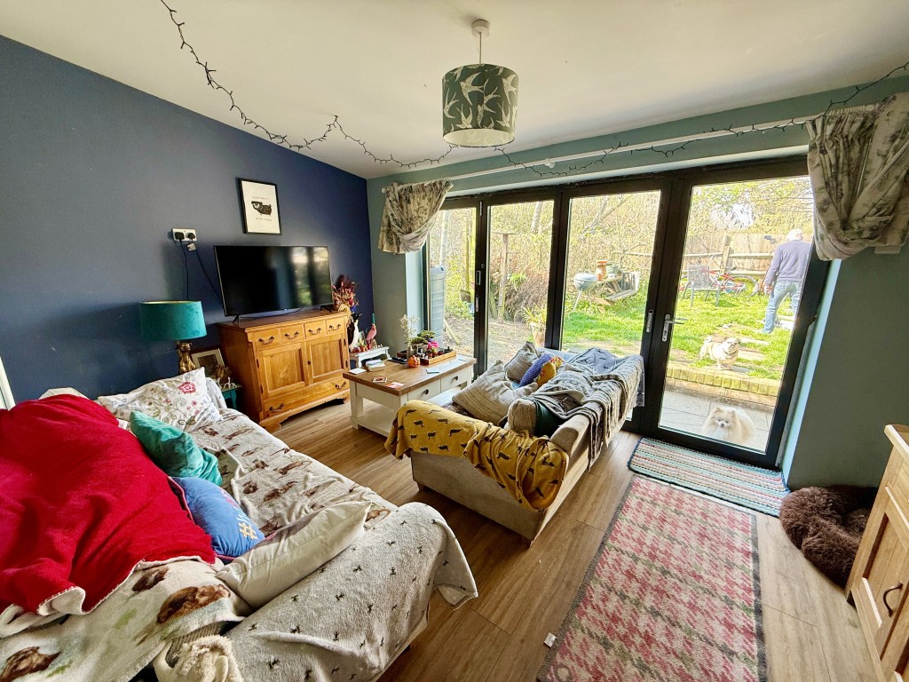 Lot: 23 - FIVE-BEDROOM HOUSE FOR IMPROVEMENT - Living room with access to garden